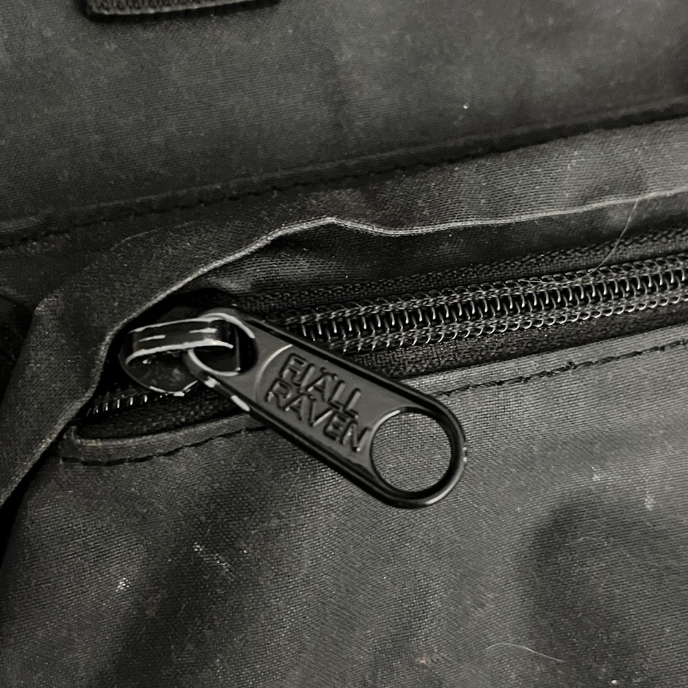 Fjall Raven KÅNKEN Charcoal EVERYDAY OUTDOOR Backpack - Picture 7 of 14